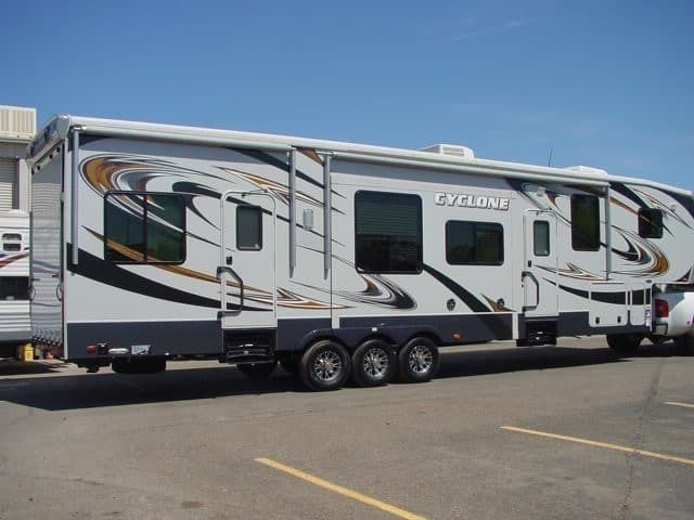Photo 7 - 2012 Heartland Fifth Wheel rental photo 9