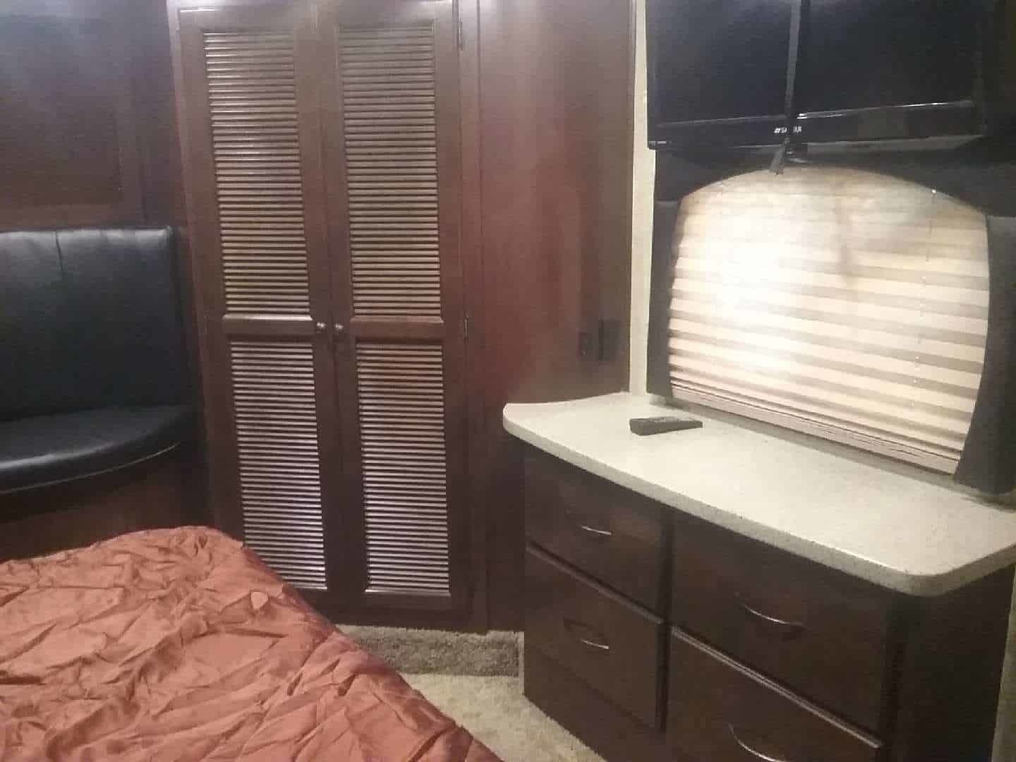 Photo 3 - 2015 Heartland Fifth Wheel rental photo 5