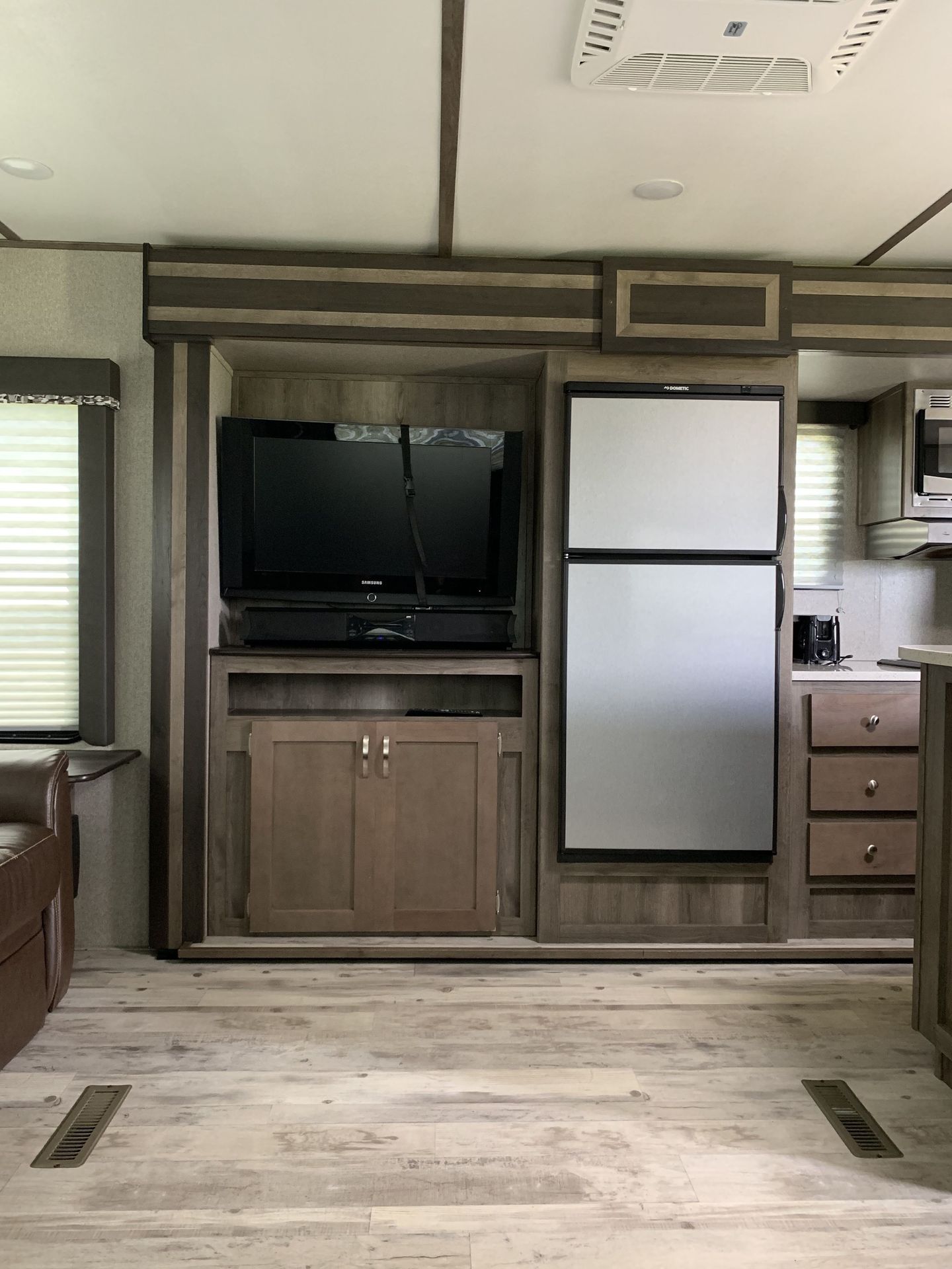 Photo 4 - 2018 Keystone Rv Travel Trailer rental photo 6