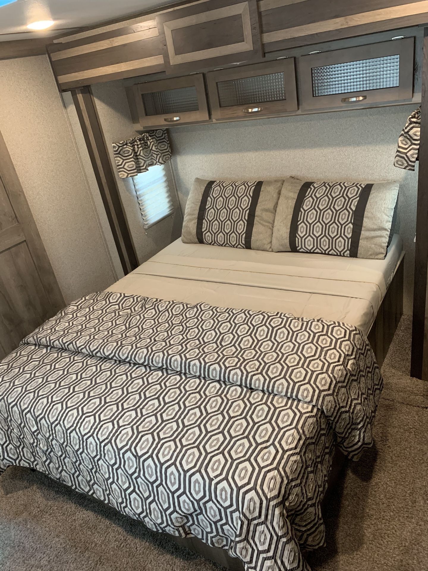 Photo 19 - 2018 Keystone Rv Travel Trailer rental photo 21