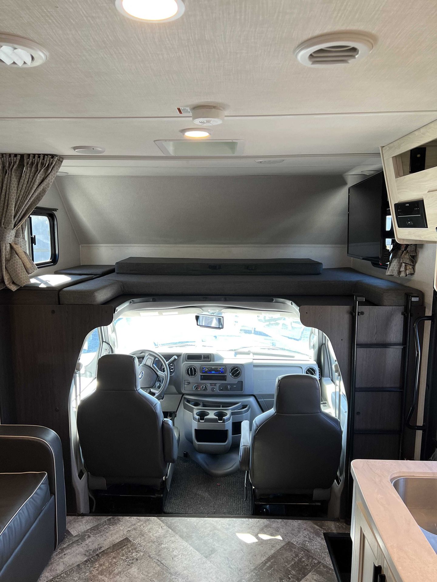 Photo 5 - 2022 Forester Class C Motorhome rental photo 7