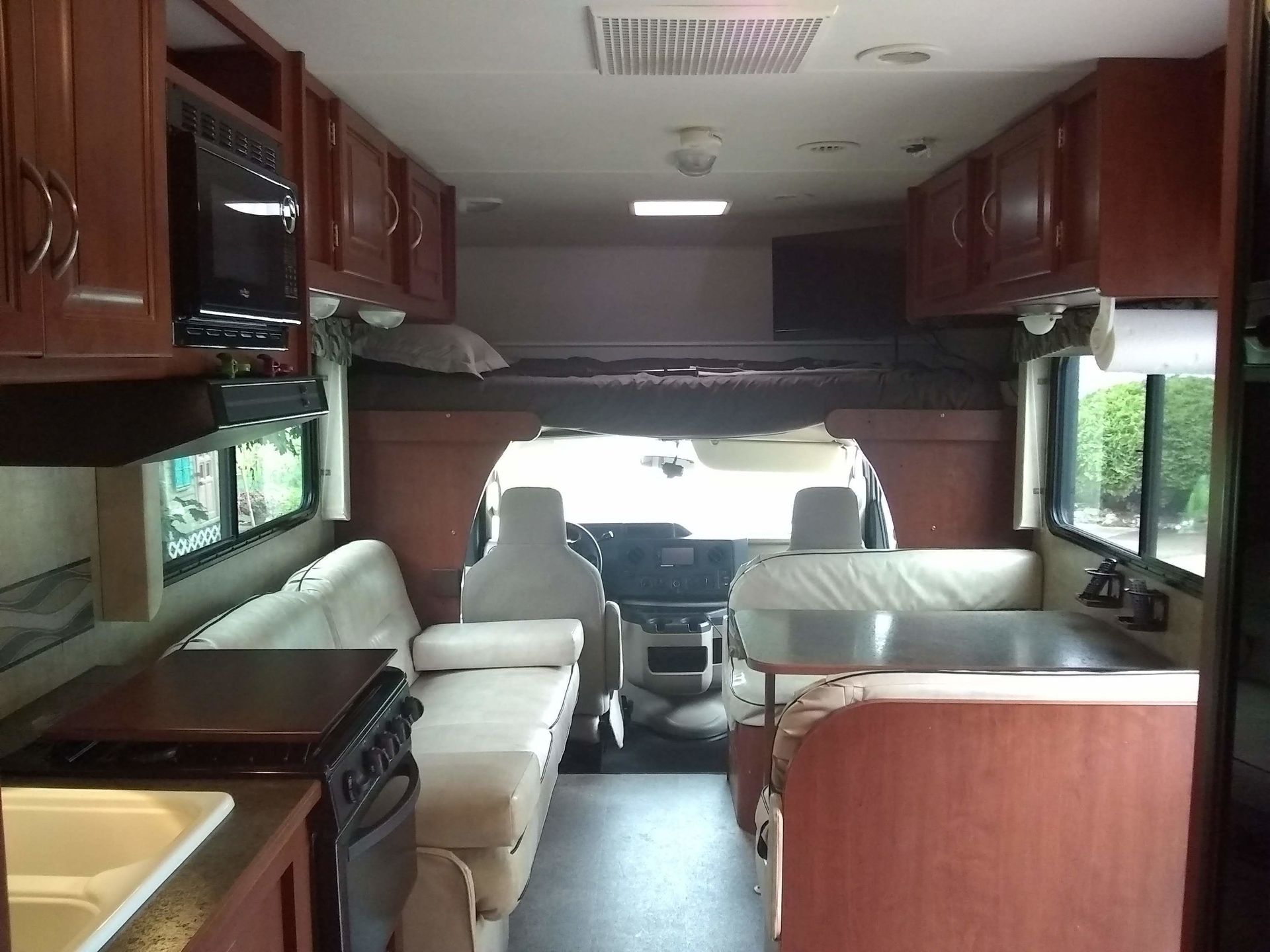 Photo 5 - 2014 Winnebago Class C Motorhome rental photo 7