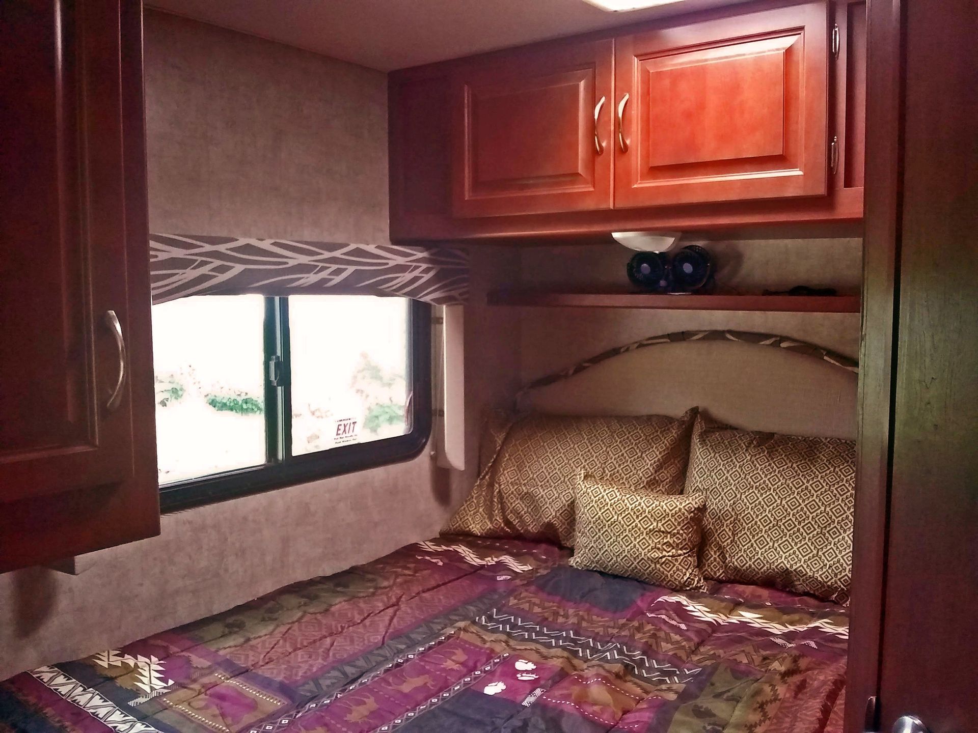 Photo 8 - 2014 Winnebago Class C Motorhome rental photo 10