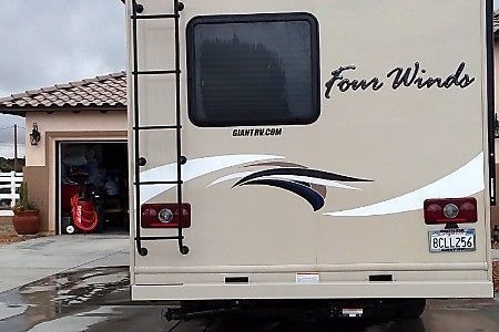 Photo 4 - 2018 Thor Motor Coach Class C Motorhome rental photo 6
