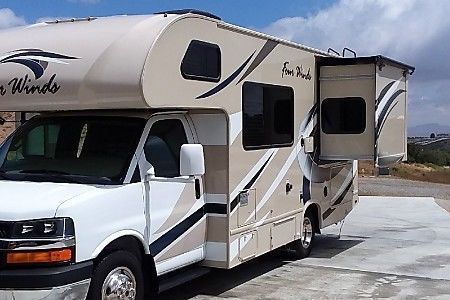 Photo 7 - 2018 Thor Motor Coach Class C Motorhome rental photo 9