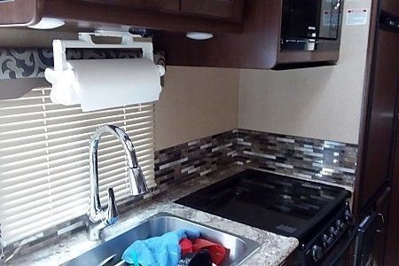 Photo 11 - 2018 Thor Motor Coach Class C Motorhome rental photo 13