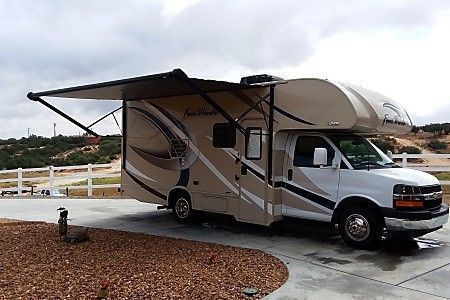 Photo 14 - 2018 Thor Motor Coach Class C Motorhome rental photo 16