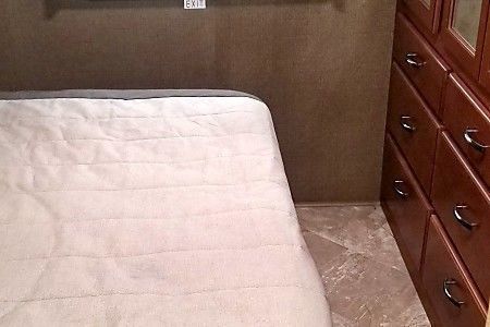 Photo 12 - 2017 Thor Motor Coach Class A Motorhome rental photo 14
