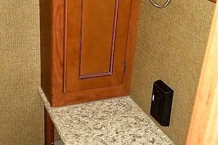 Photo 18 - 2017 Thor Motor Coach Class A Motorhome rental photo 20