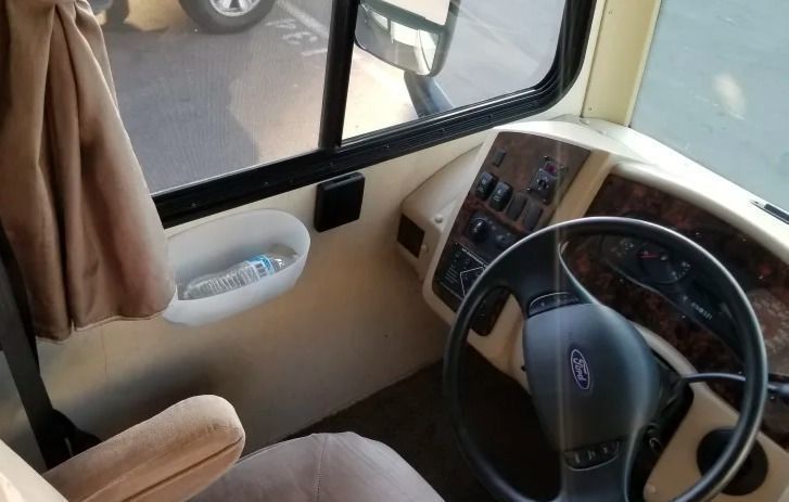 Photo 9 - 2014 Coachmen Class A Motorhome rental photo 11