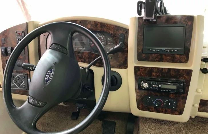 Photo 18 - 2014 Coachmen Class A Motorhome rental photo 20