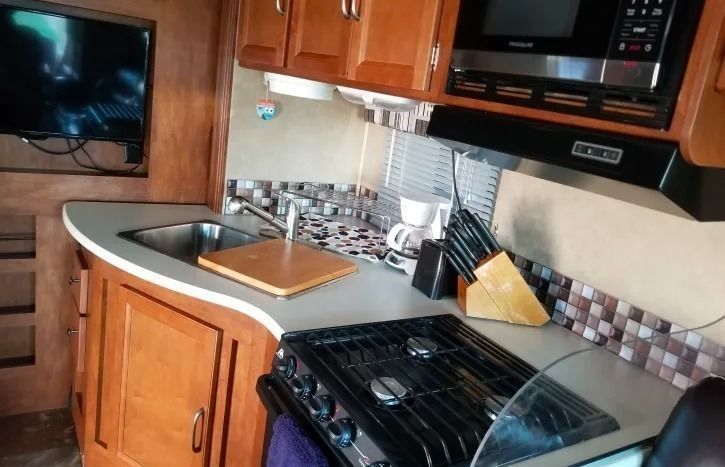 Photo 19 - 2014 Coachmen Class A Motorhome rental photo 21