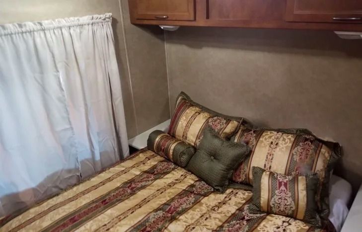 Photo 23 - 2014 Coachmen Class A Motorhome rental photo 25