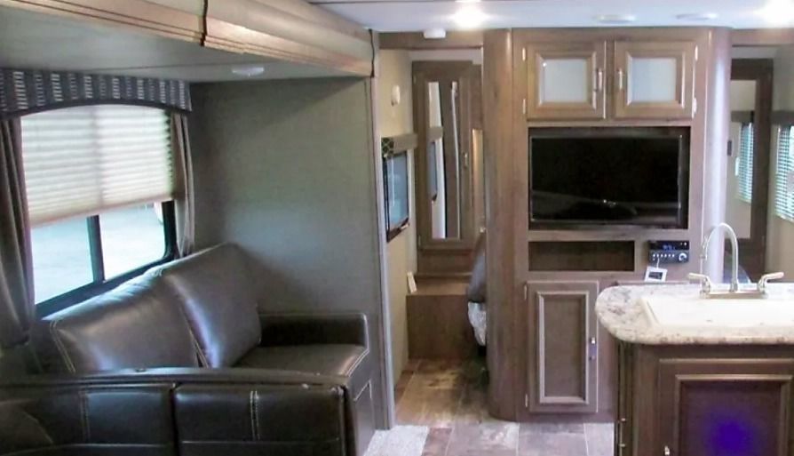 Photo 15 - 2019 Keystone Travel Trailer rental photo 17
