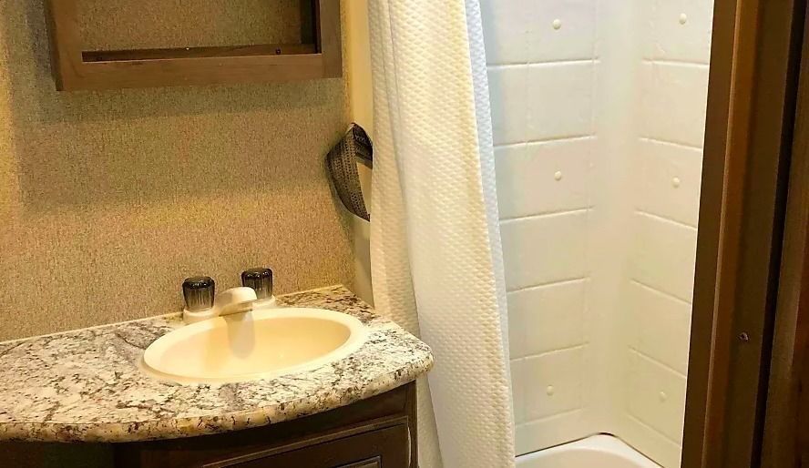 Photo 19 - 2019 Keystone Travel Trailer rental photo 21