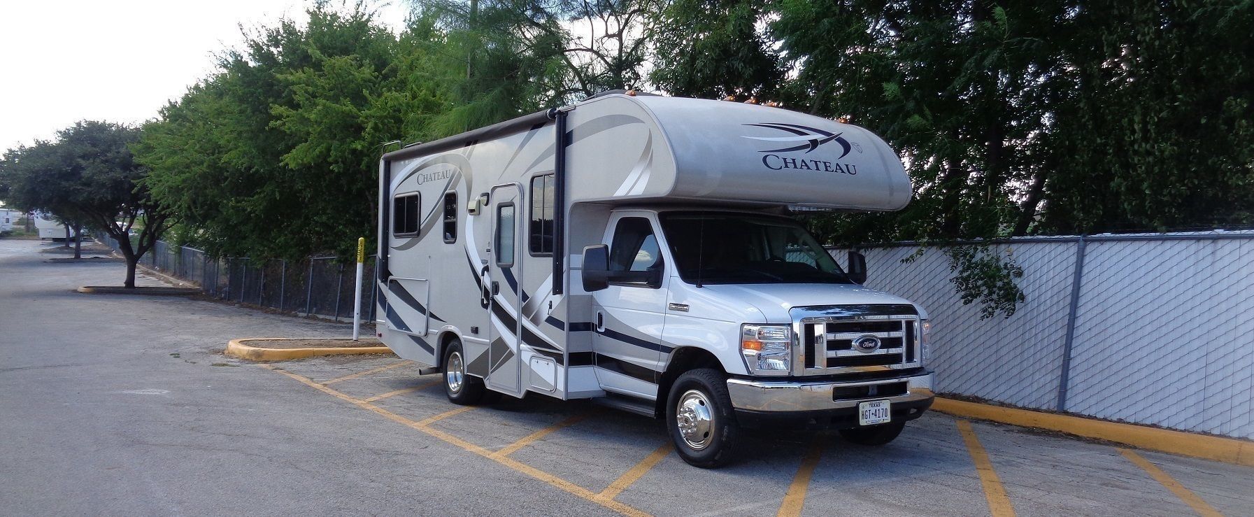 Photo 0 - 2014 Thor Class C Motorhome rental photo 2