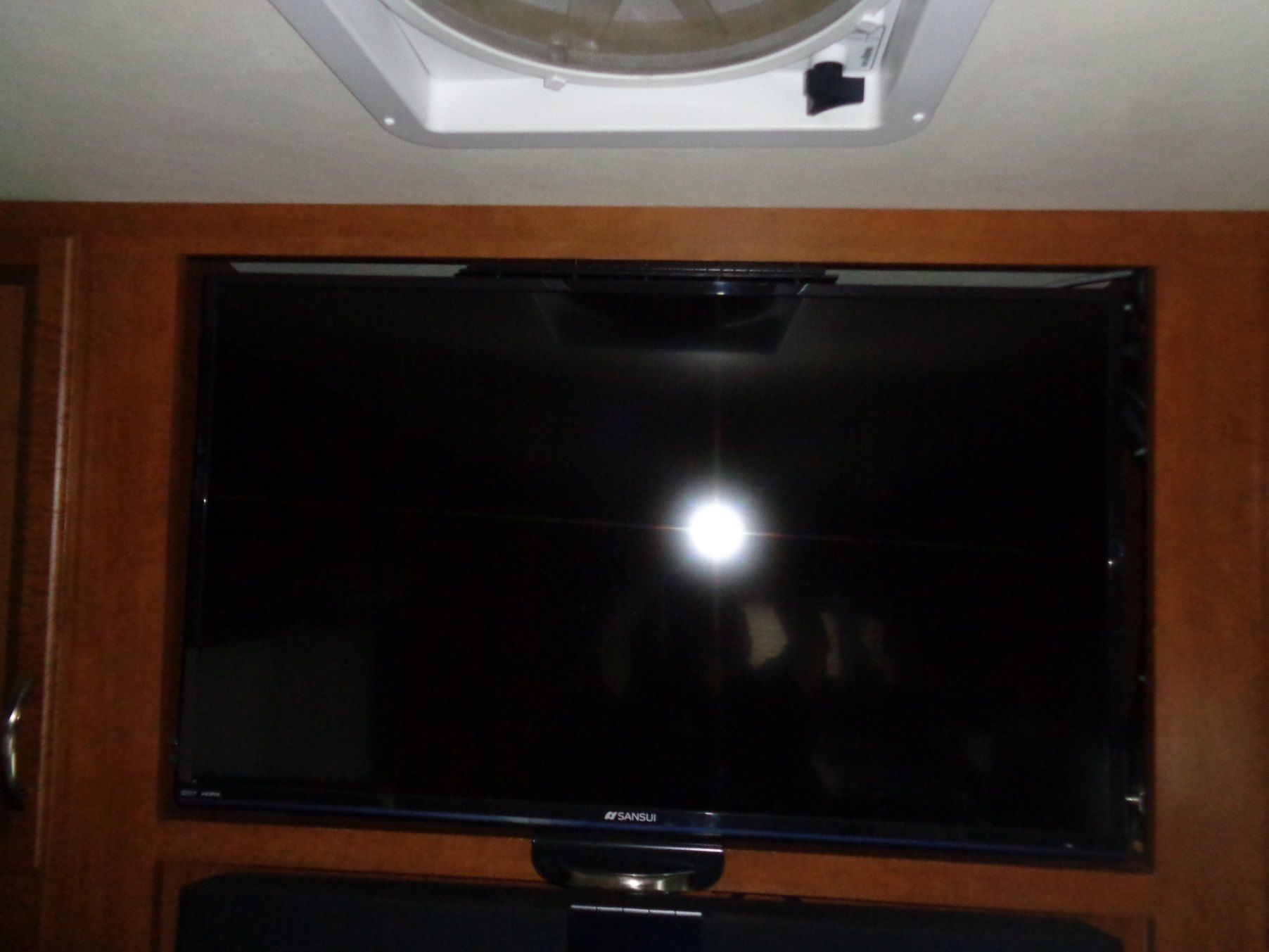 Photo 2 - 2014 Thor Class C Motorhome rental photo 4