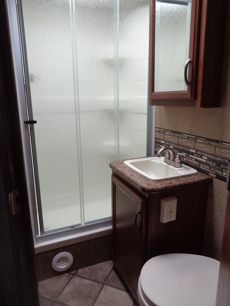 Photo 3 - 2014 Thor Class C Motorhome rental photo 5