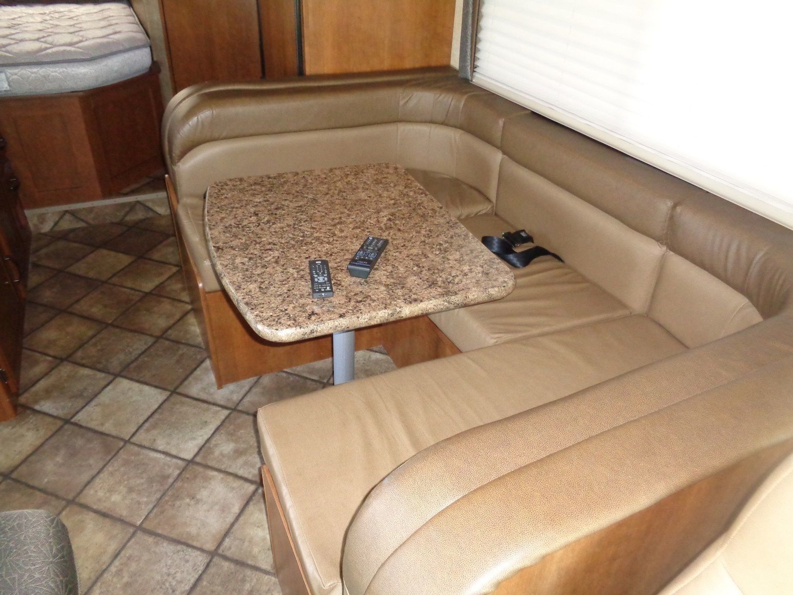 Photo 9 - 2014 Thor Class C Motorhome rental photo 11