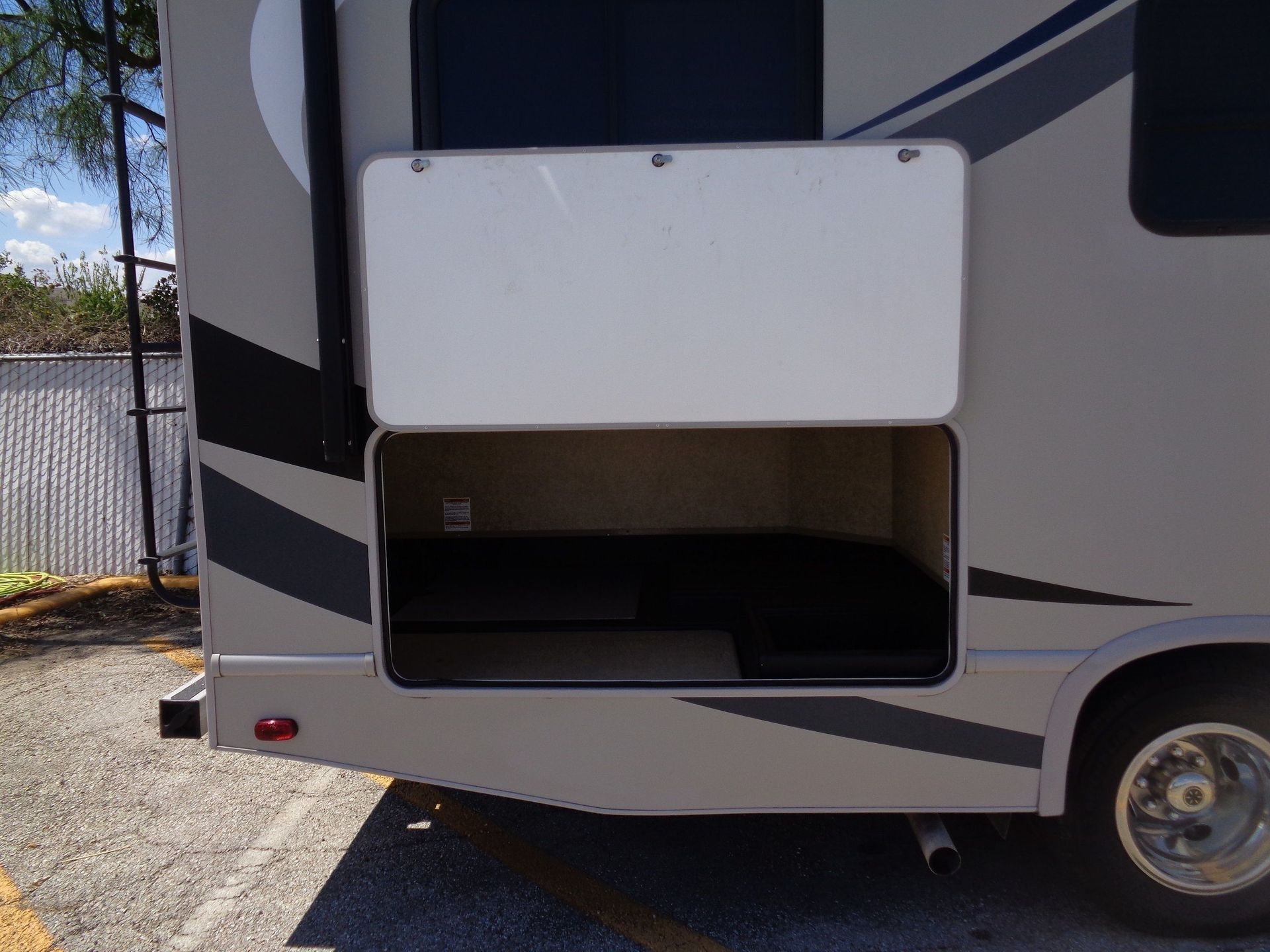 Photo 10 - 2014 Thor Class C Motorhome rental photo 12