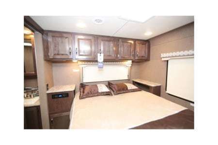 Photo 2 - 2018 Thor Motor Coach Class C Motorhome rental photo 4