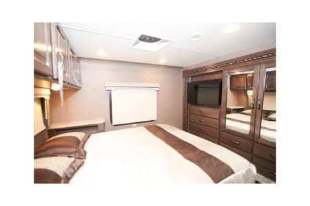 Photo 5 - 2018 Thor Motor Coach Class C Motorhome rental photo 7