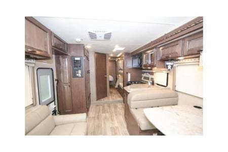 Photo 9 - 2018 Thor Motor Coach Class C Motorhome rental photo 11