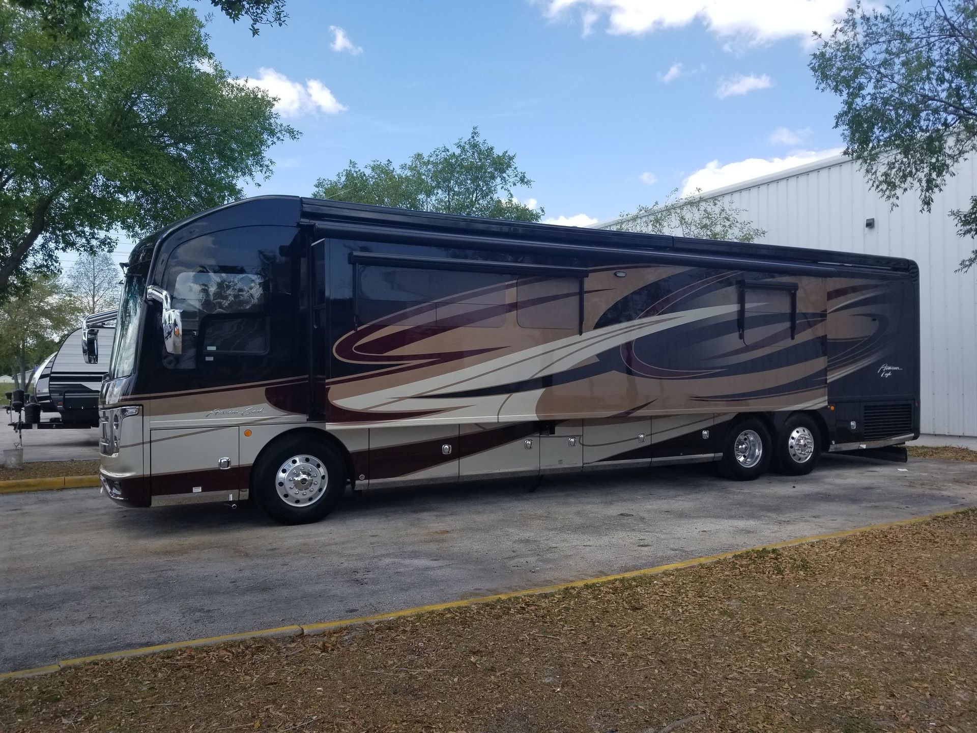 Photo 4 - 2018 American Coach Class A Motorhome rental photo 6