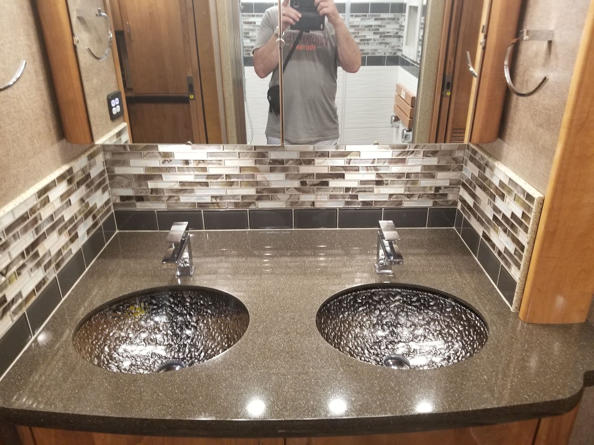 Photo 13 - 2018 American Coach Class A Motorhome rental photo 15