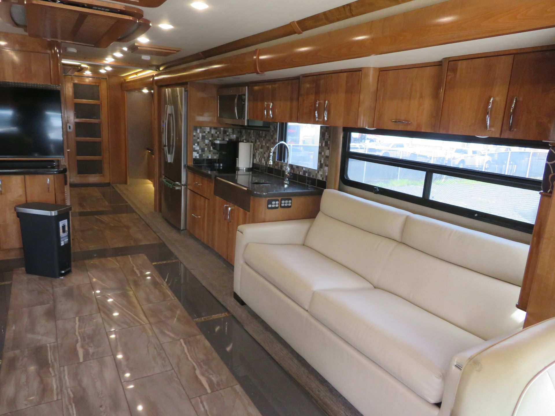 Photo 15 - 2018 American Coach Class A Motorhome rental photo 20