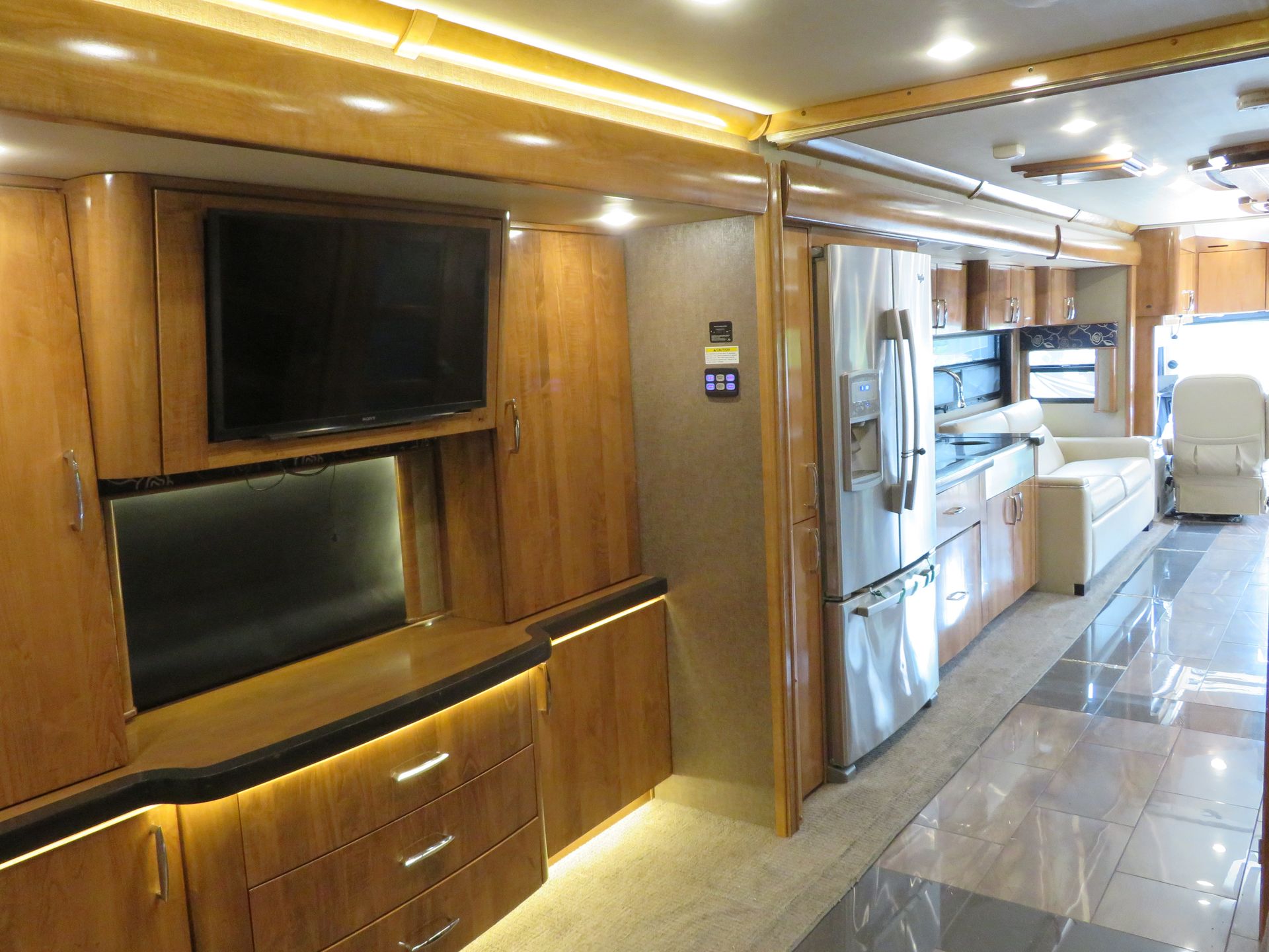 Photo 15 - 2018 American Coach Class A Motorhome rental photo 24