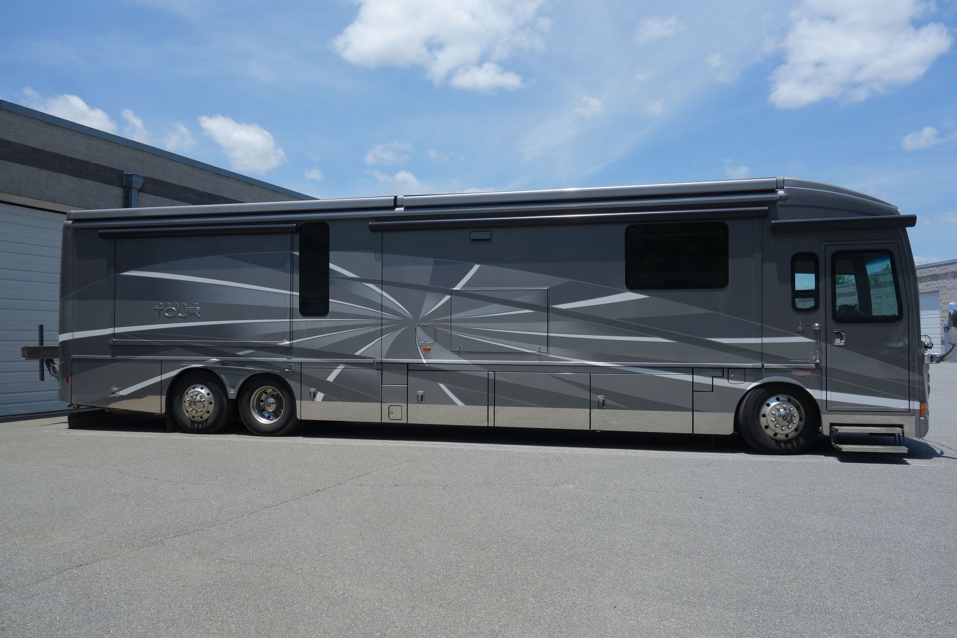 Photo 8 - 2016 Winnebago Class A Motorhome rental photo 10