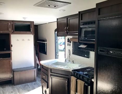 Photo 7 - 2018 Jayco Travel Trailer rental photo 9