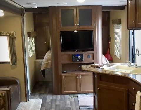 2016 Keystone Hideout Luxury 31 RBDS Travel Trailer for rent in Auburndale, FL