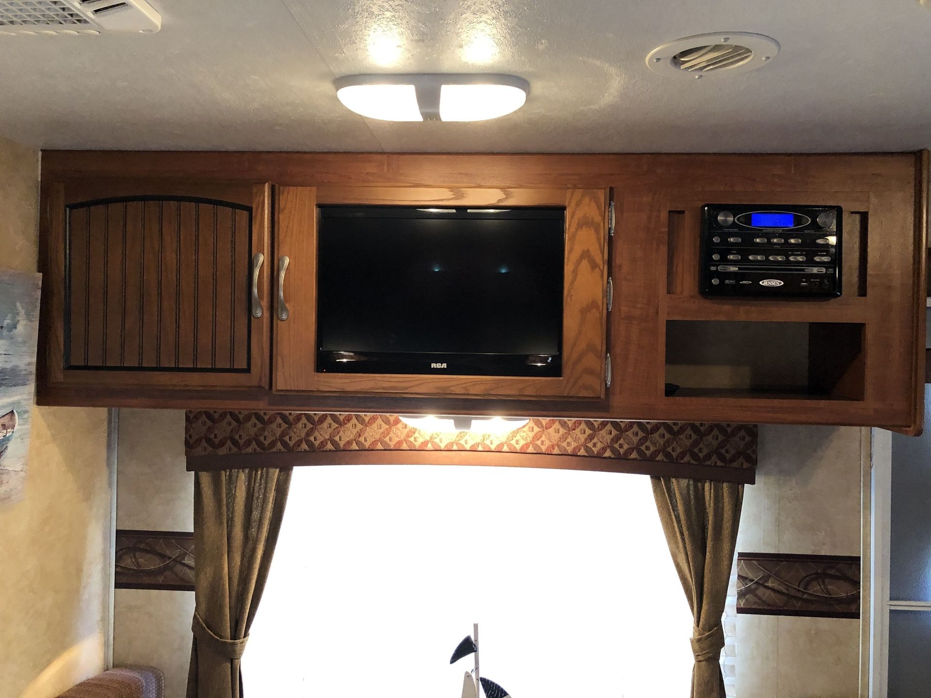 Photo 5 - 2011 Jayco Travel Trailer rental photo 7