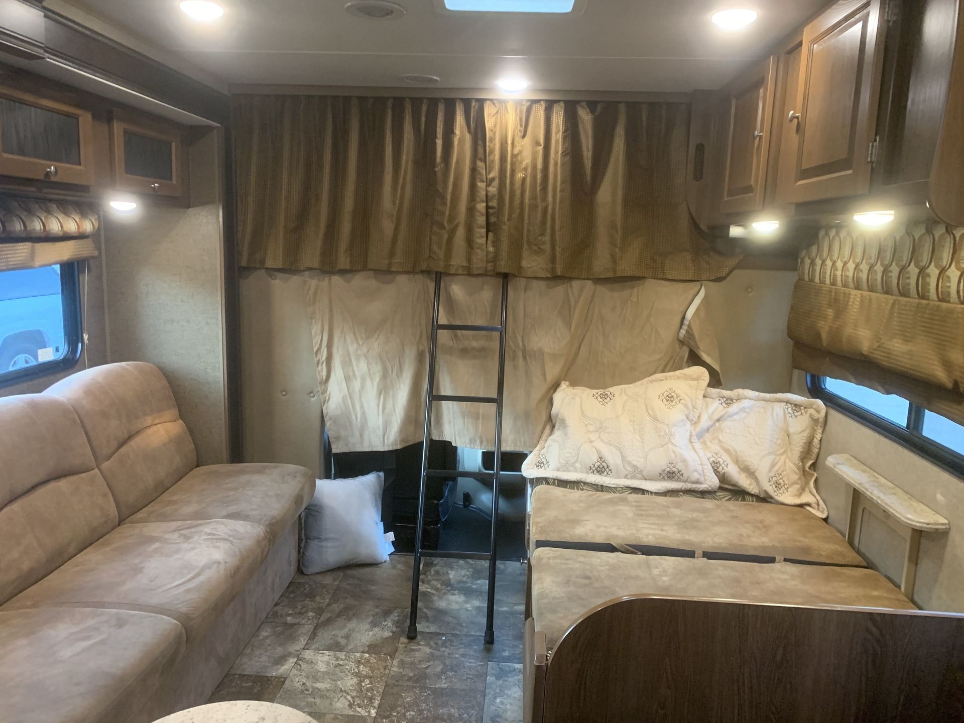 Photo 4 - 2017 Coachmen Class C Motorhome rental photo 6