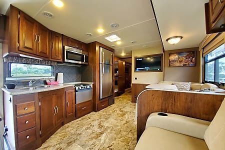 Photo 7 - 2016 Coachmen Class A Motorhome rental photo 10