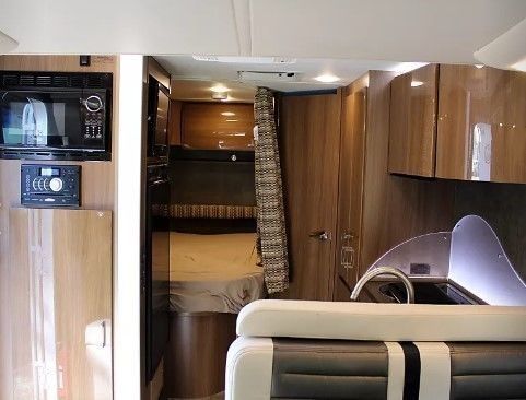 Photo 3 - 2015 Winnebago Class C Motorhome rental photo 5