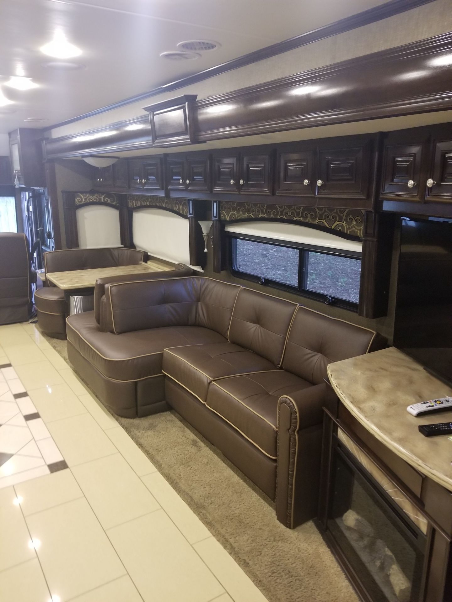 Photo 7 - 2016 Thor Class A Motorhome rental photo 9