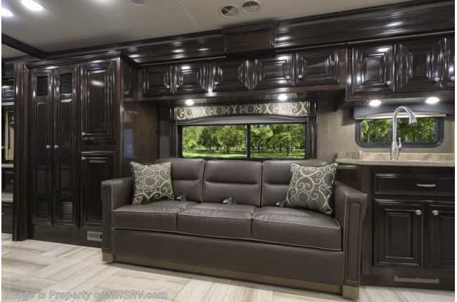 Photo 16 - 2016 Thor Class A Motorhome rental photo 18
