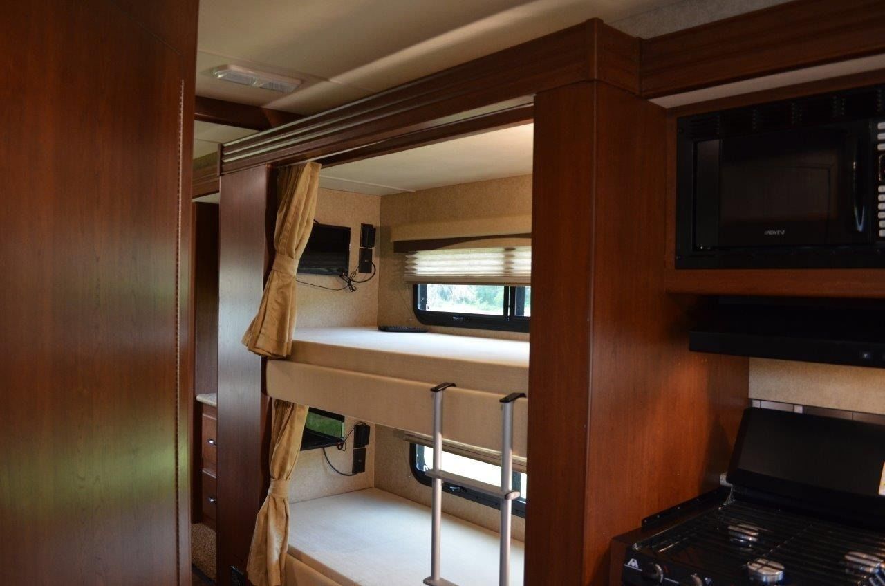 Photo 4 - 2015 Thor Class A Motorhome rental photo 6
