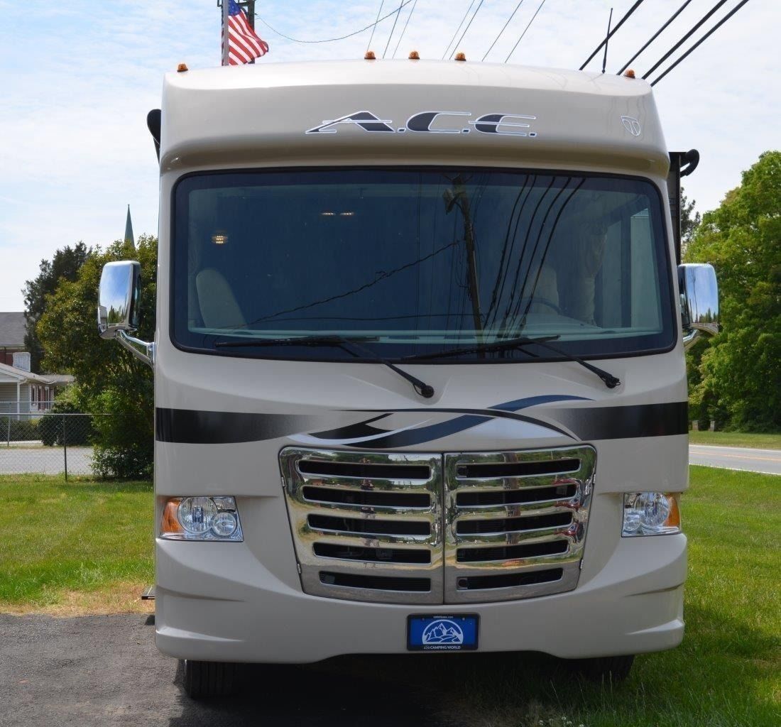 Photo 6 - 2015 Thor Class A Motorhome rental photo 8