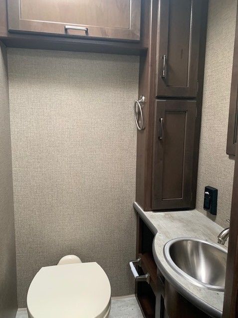 Photo 3 - 2020 Thor Class A Motorhome rental photo 5