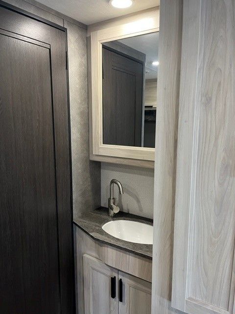 Photo 5 - 2022 Forest River Class C Motorhome rental photo 7