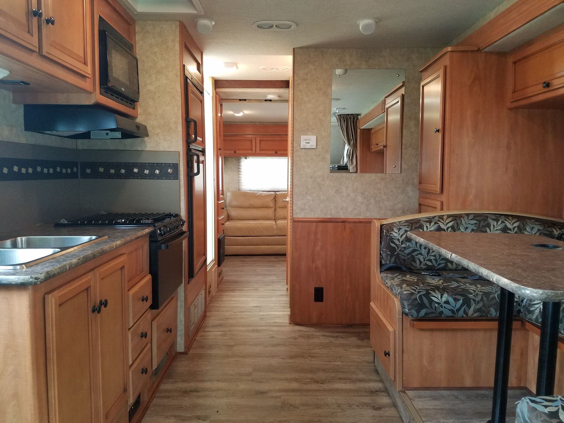 Photo 5 - 2013 Fleetwood Class C Motorhome rental photo 7