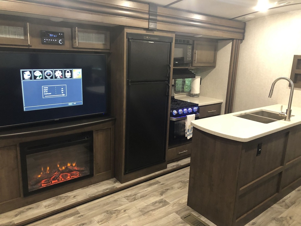 Photo 5 - 2020 Keystone Travel Trailer rental photo 7