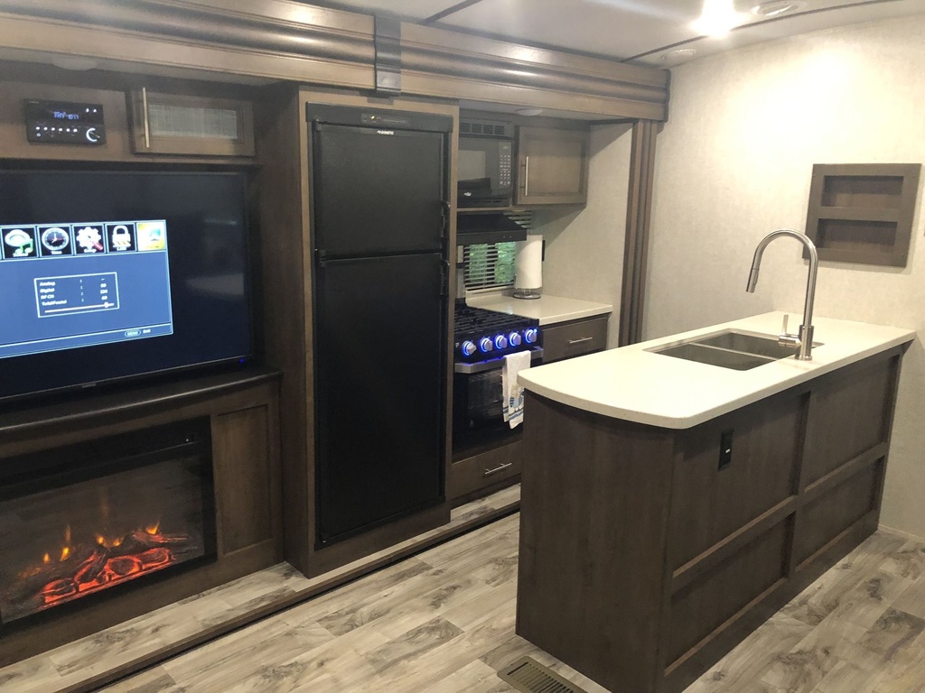 Photo 16 - 2020 Keystone Travel Trailer rental photo 18
