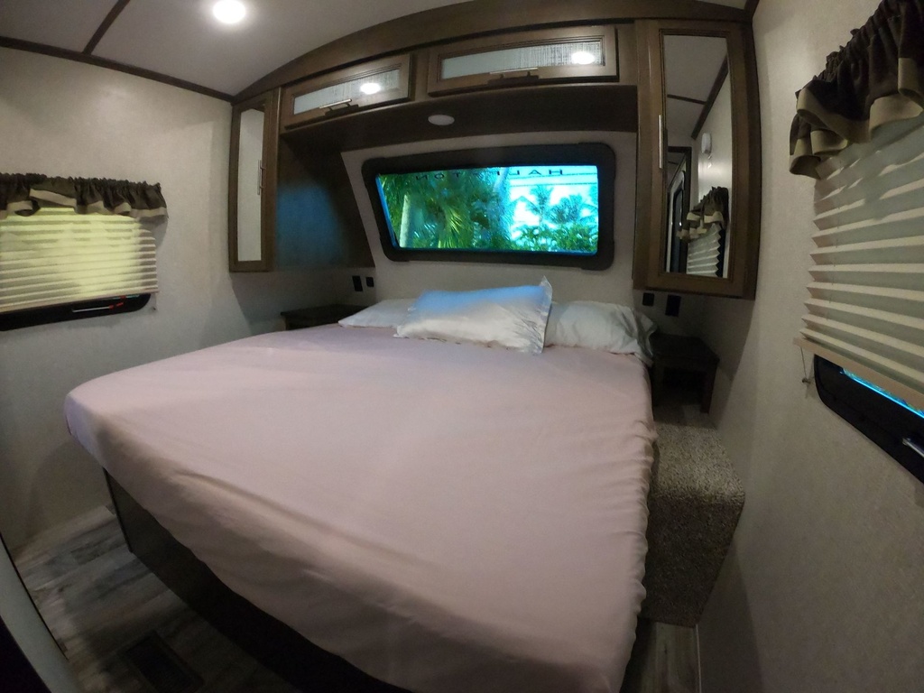 Photo 19 - 2020 Keystone Travel Trailer rental photo 21