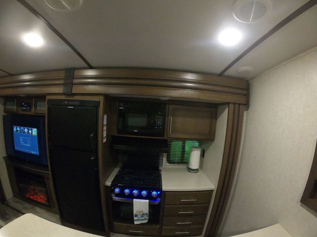 Photo 20 - 2020 Keystone Travel Trailer rental photo 22
