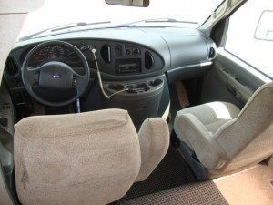 Photo 4 - 2006 Winnebago Class C Motorhome rental photo 6